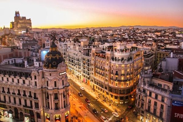Quels sont les conseils essentiels pour un premier voyage à Madrid ?